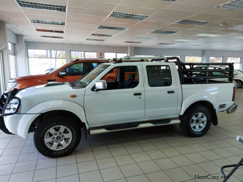 Nissan NP300 2.5Td D/c 4x4 in Namibia