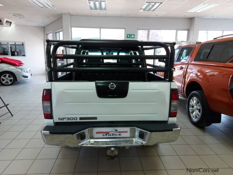 Nissan NP300 2.5Td D/c 4x4 in Namibia