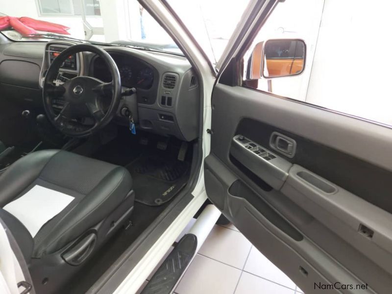 Nissan NP300 2.5Td D/c 4x4 in Namibia