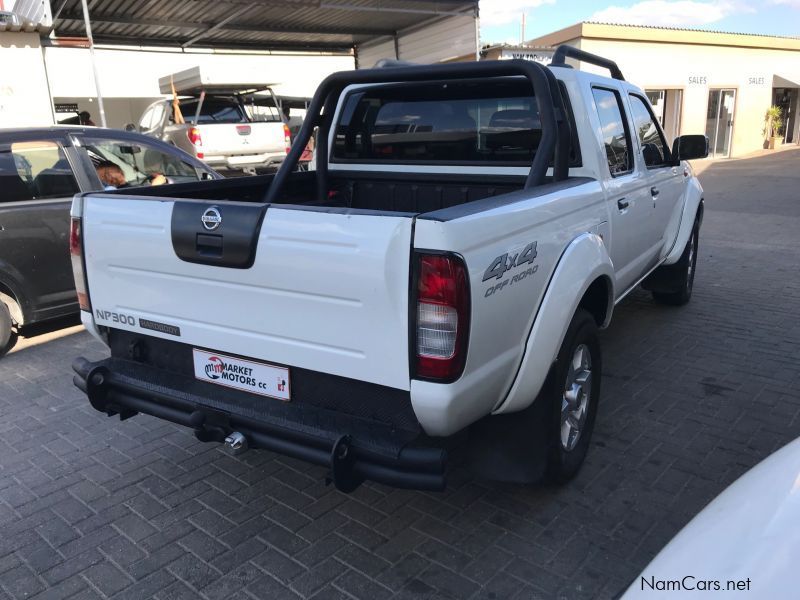 Nissan NP300 Hardbody 2.5 Diesel 4x4 in Namibia