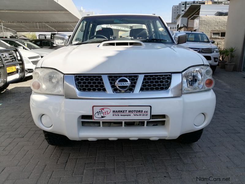 Nissan NP300 Hardbody 2.5 TDi 4X4 P/U D/C in Namibia