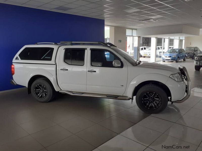 Nissan Navara 3.0D V6 D/C 4x4 A/T in Namibia