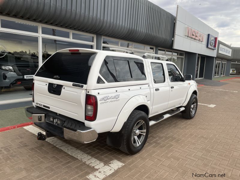 Nissan Np300 2.5 TD D/C 4x4 M/T in Namibia
