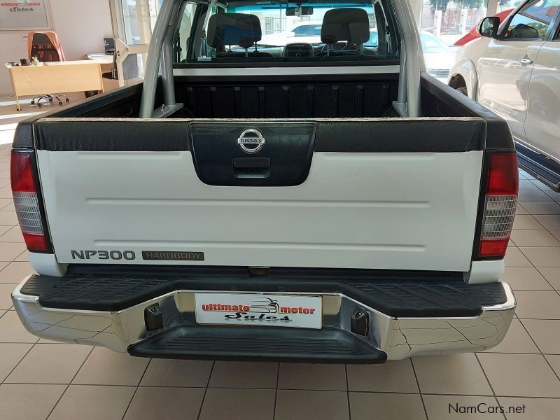 Nissan Np300 2.5 Tdi 4x4 P/u D/c in Namibia