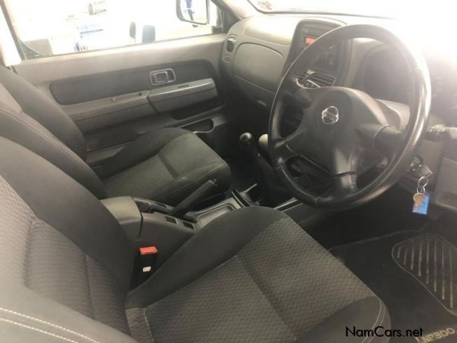 Nissan Np300 2.5 Tdi 4x4 P/u D/c in Namibia