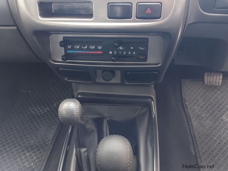 Nissan Np300 2.5 Tdi 4x4 P/u D/c in Namibia