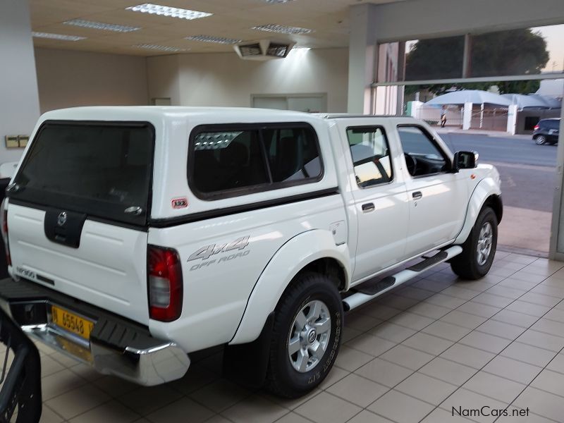 Nissan Np300 2.5 Tdi 4x4 P/u D/c in Namibia