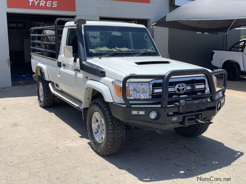 Toyota 4.5 LX V8 Land Cruiser in Namibia