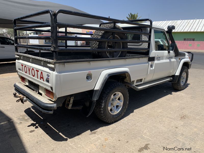 Toyota 4.5 LX V8 Land Cruiser in Namibia