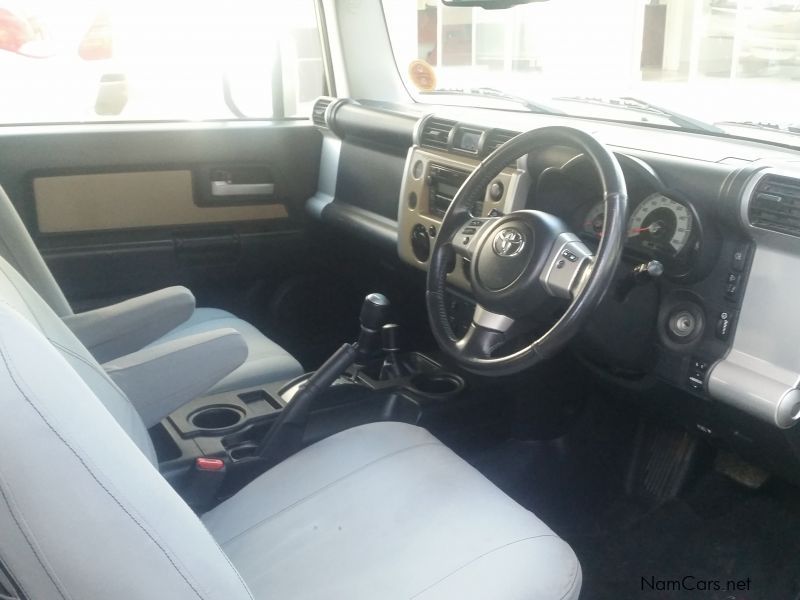 Toyota Fj Cruiser V6 4Lt A/T AWD in Namibia