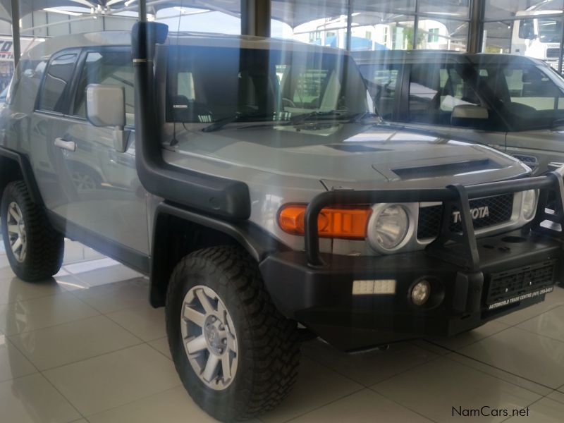 Toyota Fj Cruiser V6 A/T AWD in Namibia