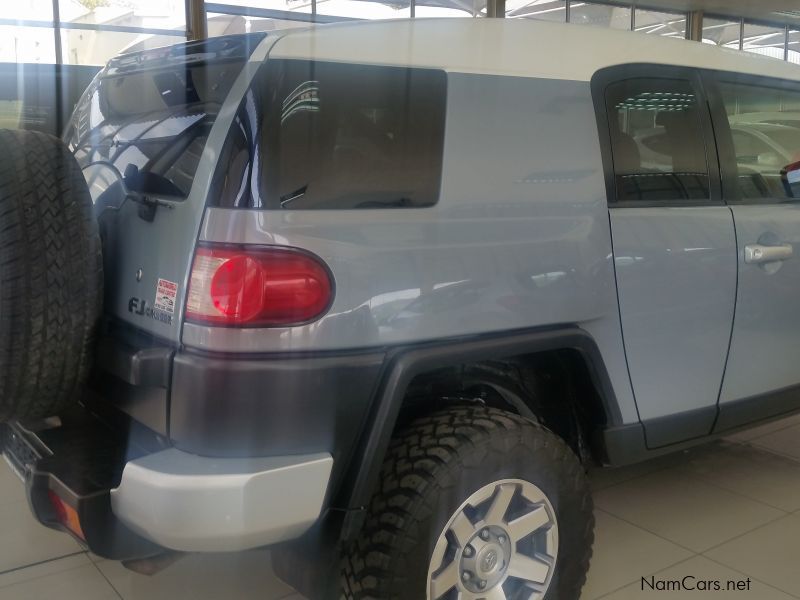 Toyota Fj Cruiser V6 A/T AWD in Namibia