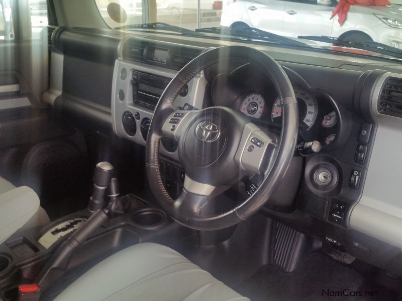 Toyota Fj Cruiser V6 A/T AWD in Namibia