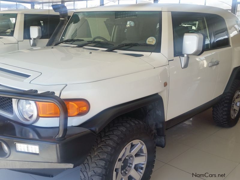 Toyota Fj Cruiser V6 A/T AWD in Namibia