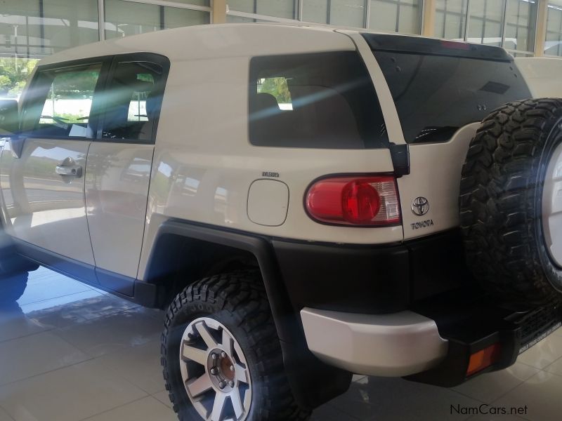 Toyota Fj Cruiser V6 A/T AWD in Namibia