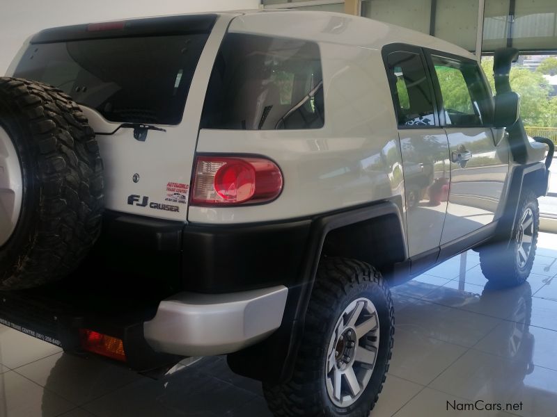 Toyota Fj Cruiser V6 A/T AWD in Namibia