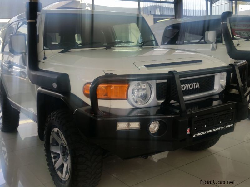 Toyota Fj Cruiser V6 A/T AWD in Namibia