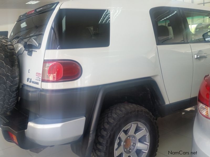 Toyota Fj Cruiser V6 A/T AWD in Namibia