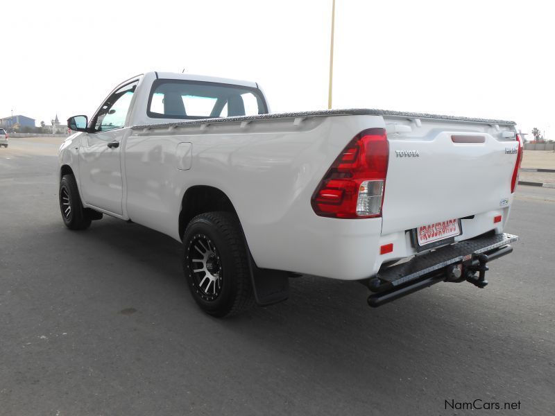 Toyota Hilux 2.4 GD S/C 2X4 lwb in Namibia