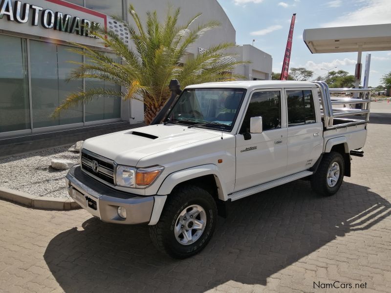 Toyota LAND CRUISER 4.5 V8 TURBO DIESEL in Namibia