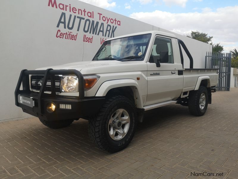 Toyota LAND CRUISER V6 SC in Namibia