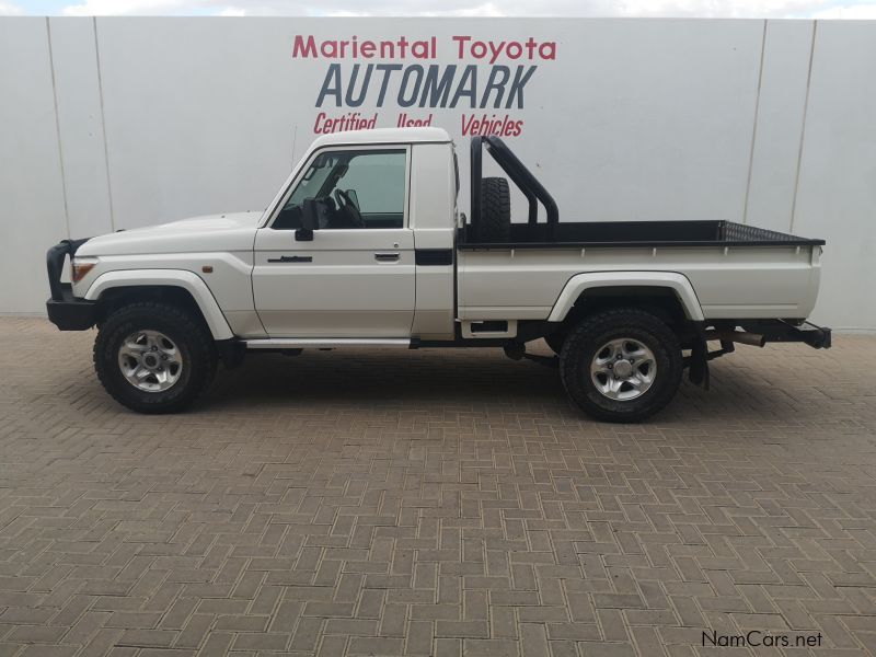 Toyota LAND CRUISER V6 SC in Namibia