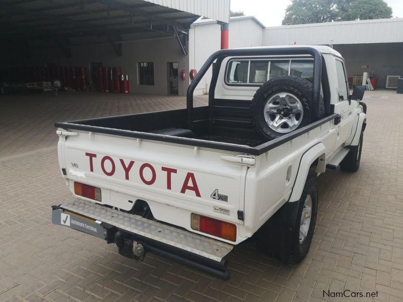 Toyota LAND CRUISER V6 SC in Namibia