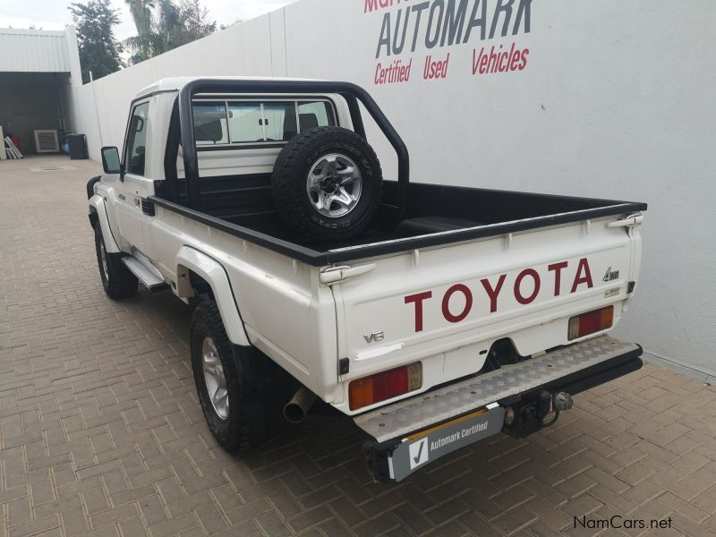 Toyota LAND CRUISER V6 SC in Namibia