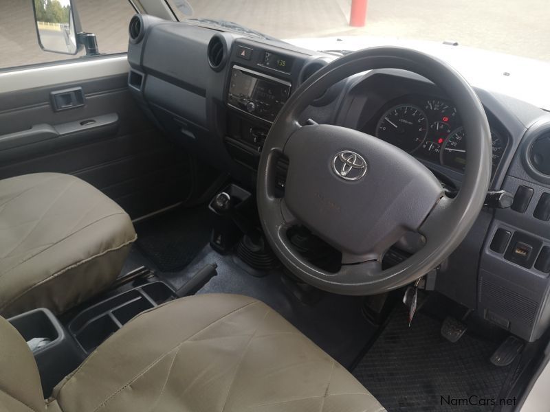 Toyota LAND CRUISER V6 SC in Namibia