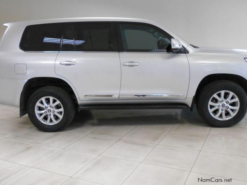 Toyota LANDCRUISER 200 VX V8 4X4 DIESEL in Namibia