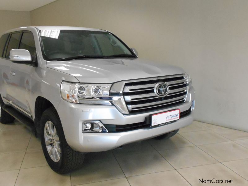 Toyota LANDCRUISER 200 VX V8 4X4 DIESEL in Namibia