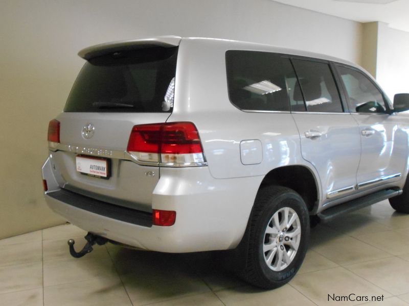 Toyota LANDCRUISER 200 VX V8 4X4 DIESEL in Namibia