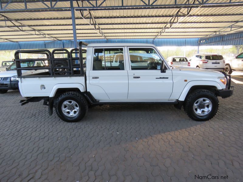 Toyota LANDCRUISER 4.0 V6 D/CAB in Namibia