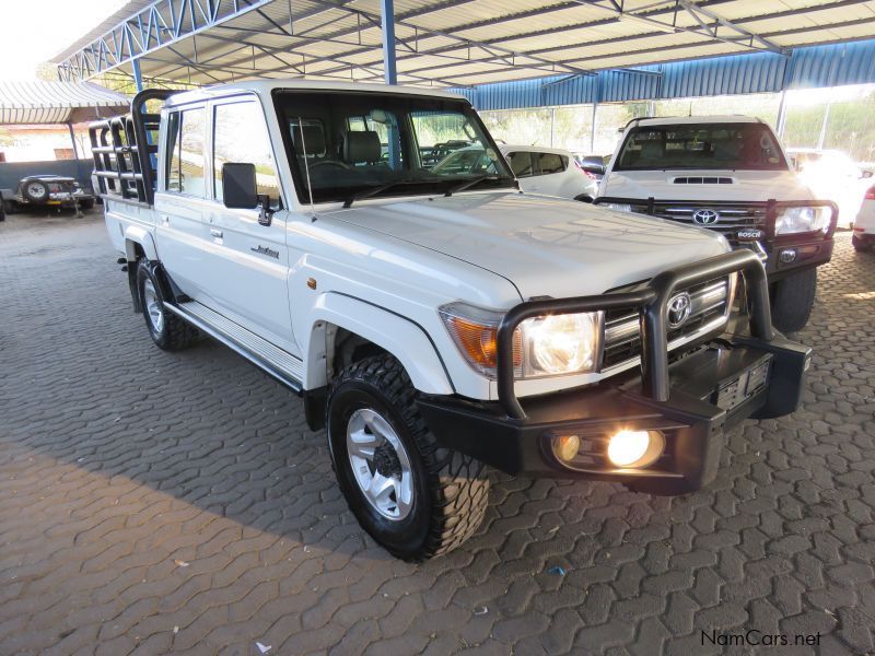 Toyota LANDCRUISER 4.0 V6 D/CAB in Namibia