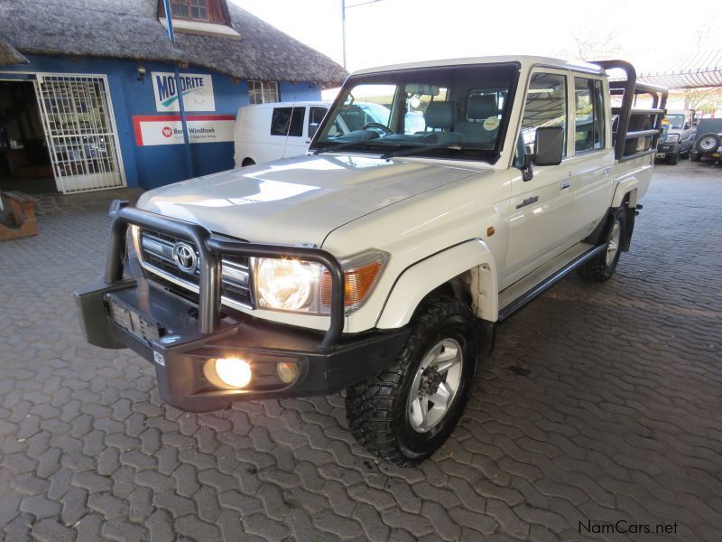 Toyota LANDCRUISER 4.0 V6 D/CAB in Namibia