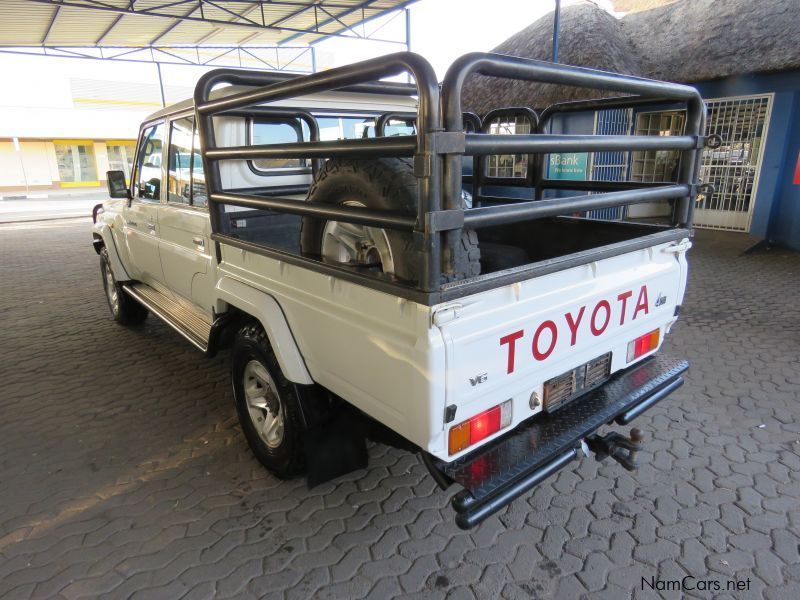 Toyota LANDCRUISER 4.0 V6 D/CAB in Namibia