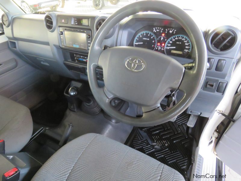 Toyota LANDCRUISER 4.0 V6 D/CAB in Namibia