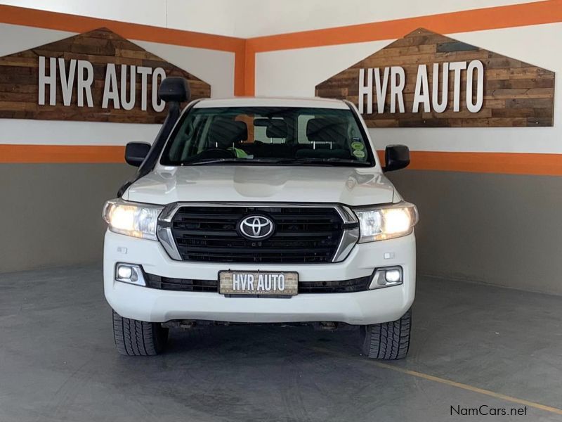 Toyota Land Cruiser 200 V8 4.5l GX A/T in Namibia