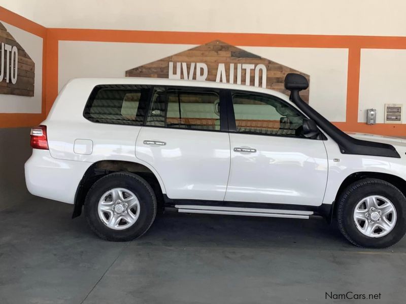 Toyota Land Cruiser 200 V8 4.5l GX A/T in Namibia