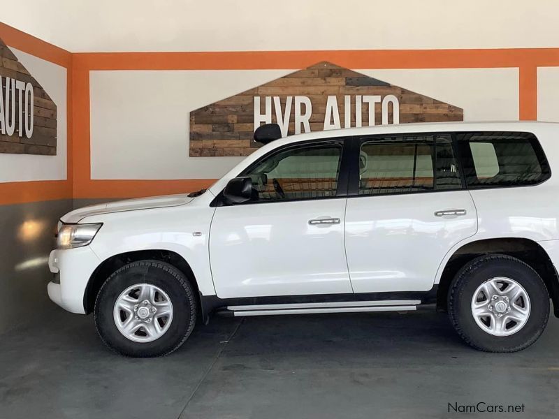 Toyota Land Cruiser 200 V8 4.5l GX A/T in Namibia