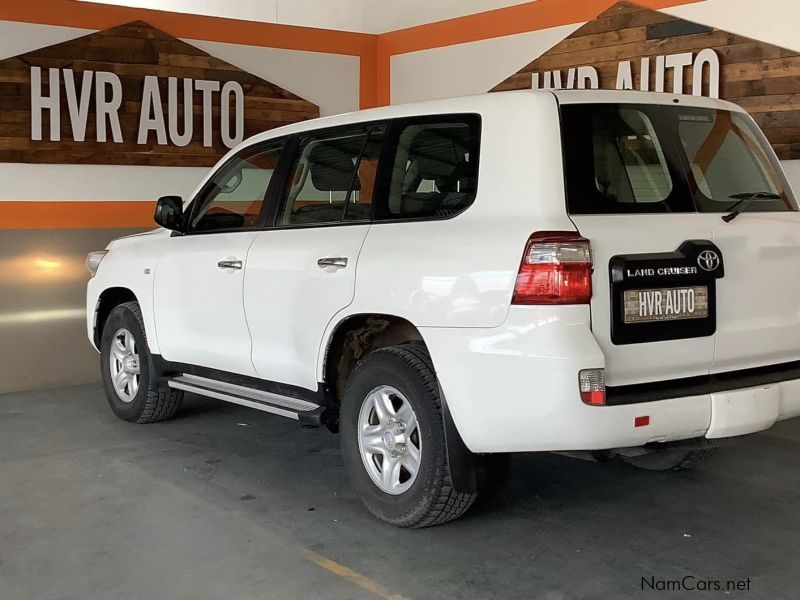 Toyota Land Cruiser 200 V8 4.5l GX A/T in Namibia