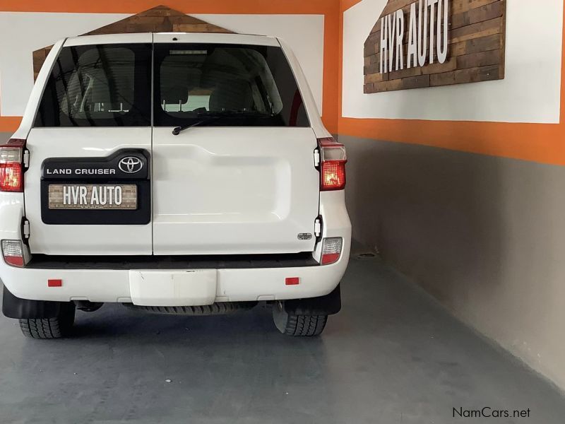 Toyota Land Cruiser 200 V8 4.5l GX A/T in Namibia