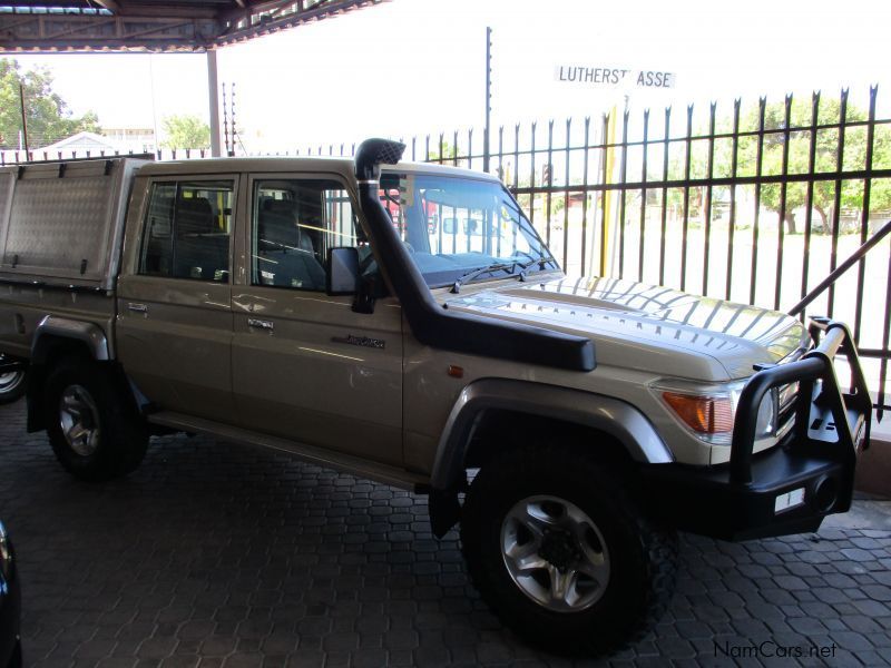 Toyota Land Cruiser 4.0 V6 D/C 4x4 in Namibia