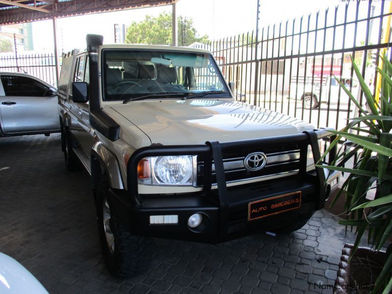 Toyota Land Cruiser 4.0 V6 D/C 4x4 in Namibia