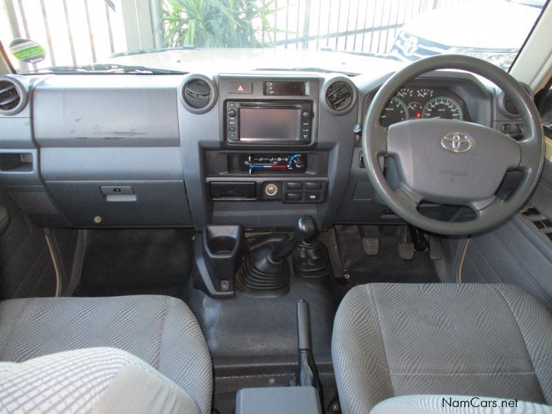 Toyota Land Cruiser 4.0 V6 D/C 4x4 in Namibia