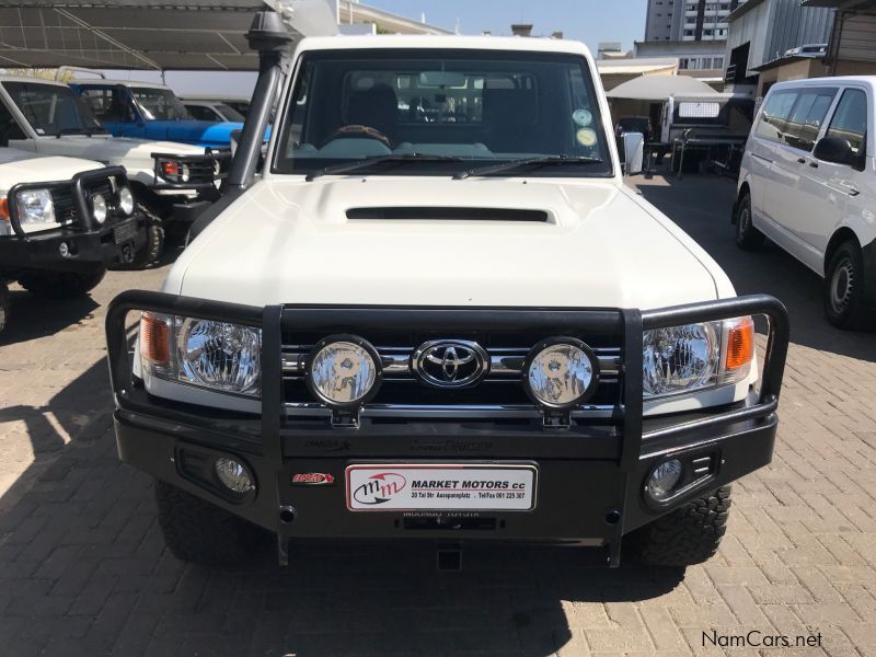 Toyota Land Cruiser 4.5 V8 LX in Namibia