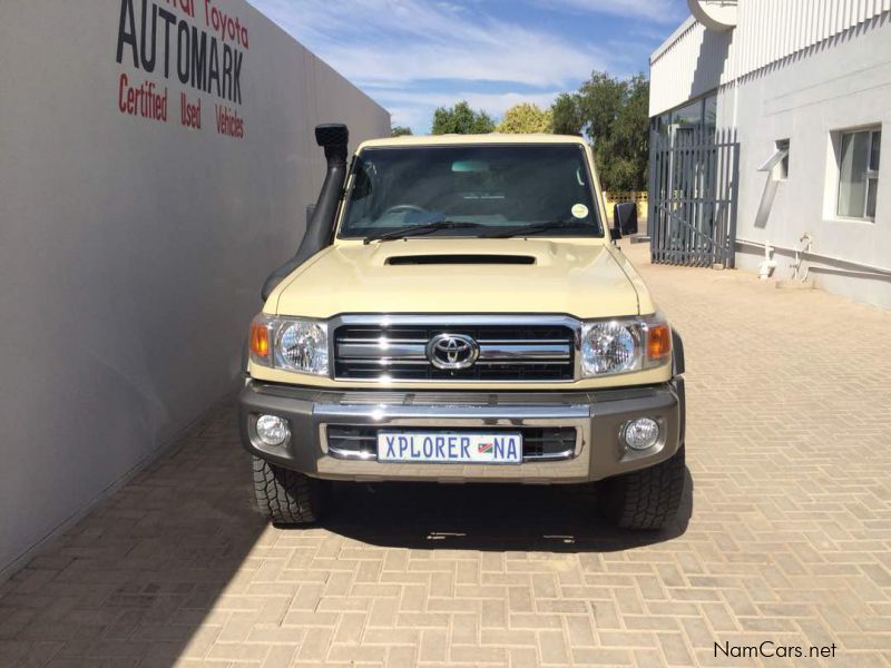 Toyota Land Cruiser V8 D/C in Namibia