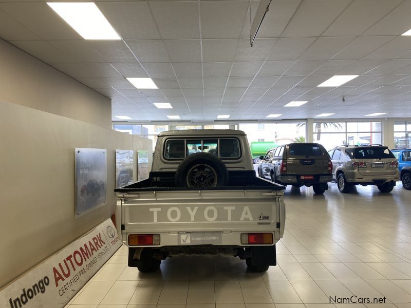 Toyota Landcruiser 4.0 V6 D/C in Namibia