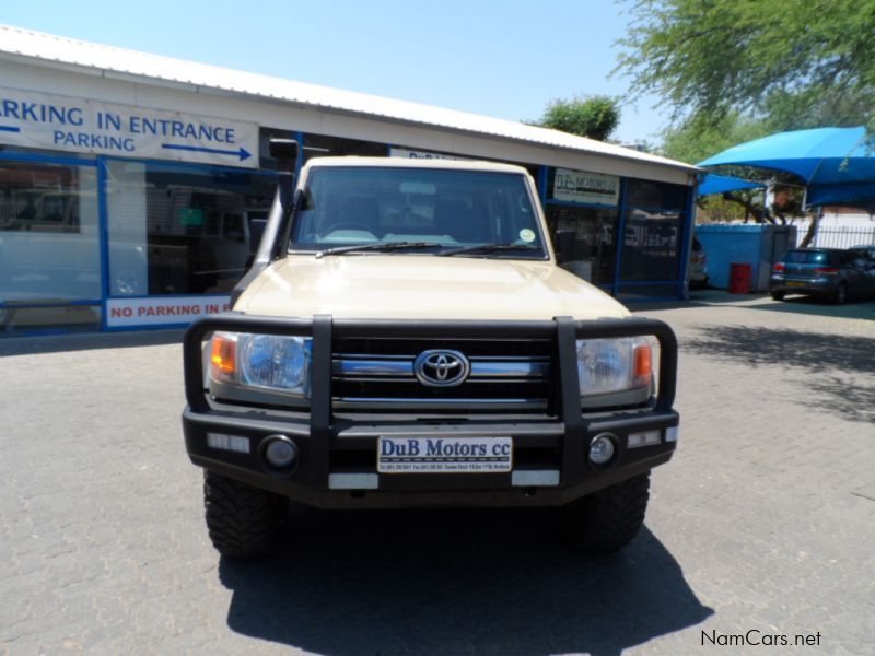 Toyota Landcruiser 4.0 V6 D/cab in Namibia