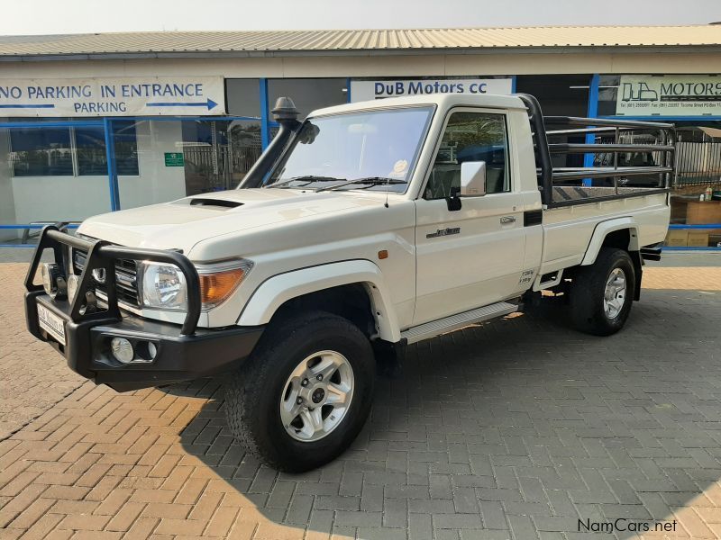 Toyota Landcruiser 4.5 V8 TDi S/Cab in Namibia